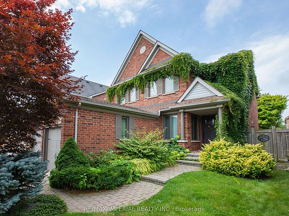 3rd image of 18 Windbreak Cres
