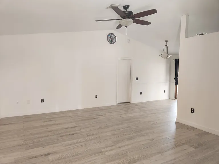 18411 Heather Rd — Photo 2