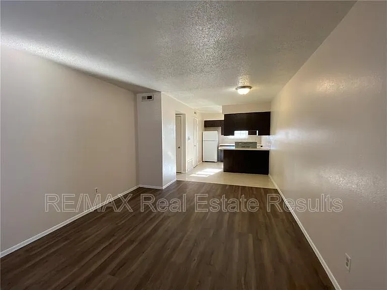 1810 W Twin Springs St #9 — Photo 2