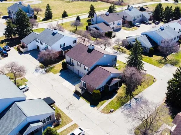 15913 N Franklin Dr, Clinton Township, MI 48038