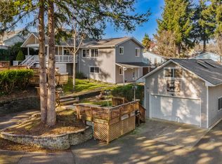 390 E 5th St, Coquille, OR
