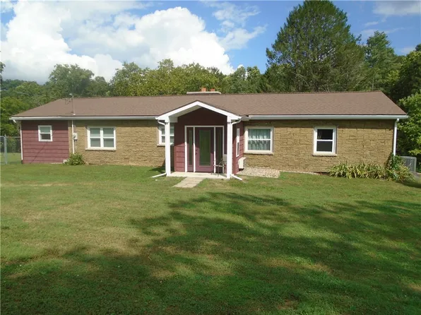 140 Front St, Mount Morris, PA 15349