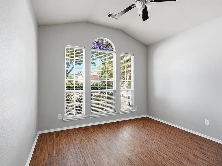 1113 Beaverwood Ln — Photo 15
