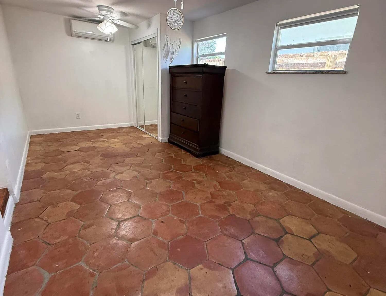 2 bed, 1.0 bath, 2607 sqft, $1,950 — Photo 2
