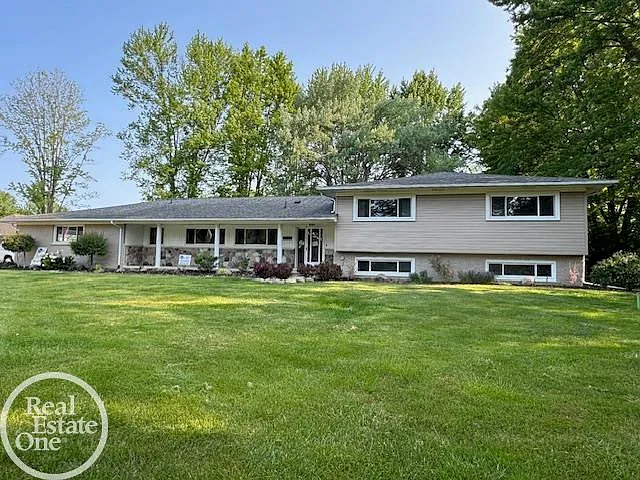 4 bed, 2.5 bath, 3217 sqft, $4,800 — Photo 2