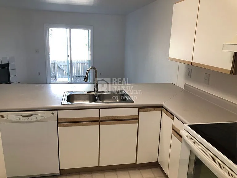 1014 Artemis Cir — Photo 6