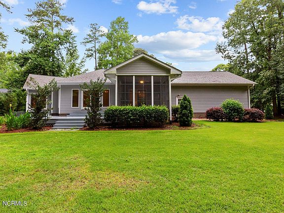 4th image of 102 White Oak Court