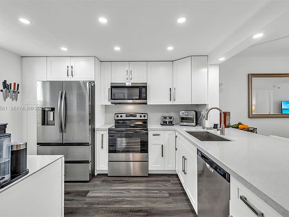 4th image of 3910 Inverrary Blvd APT 503-B