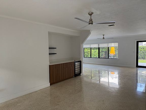 4th image of 409 Garlenda Ave