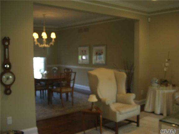 4th image of 8 Sparrow Ct