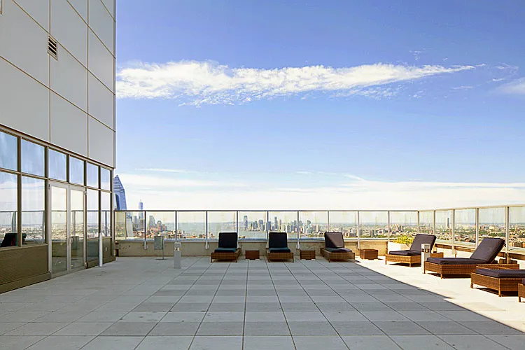 635 W 42nd St #5E — Photo 5