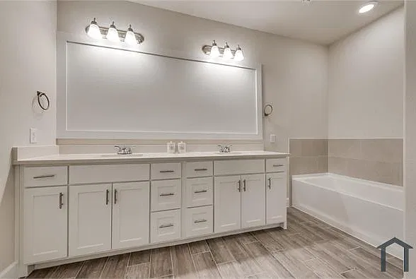 5 bed, 3100 sqft, $2,700 — Photo 3