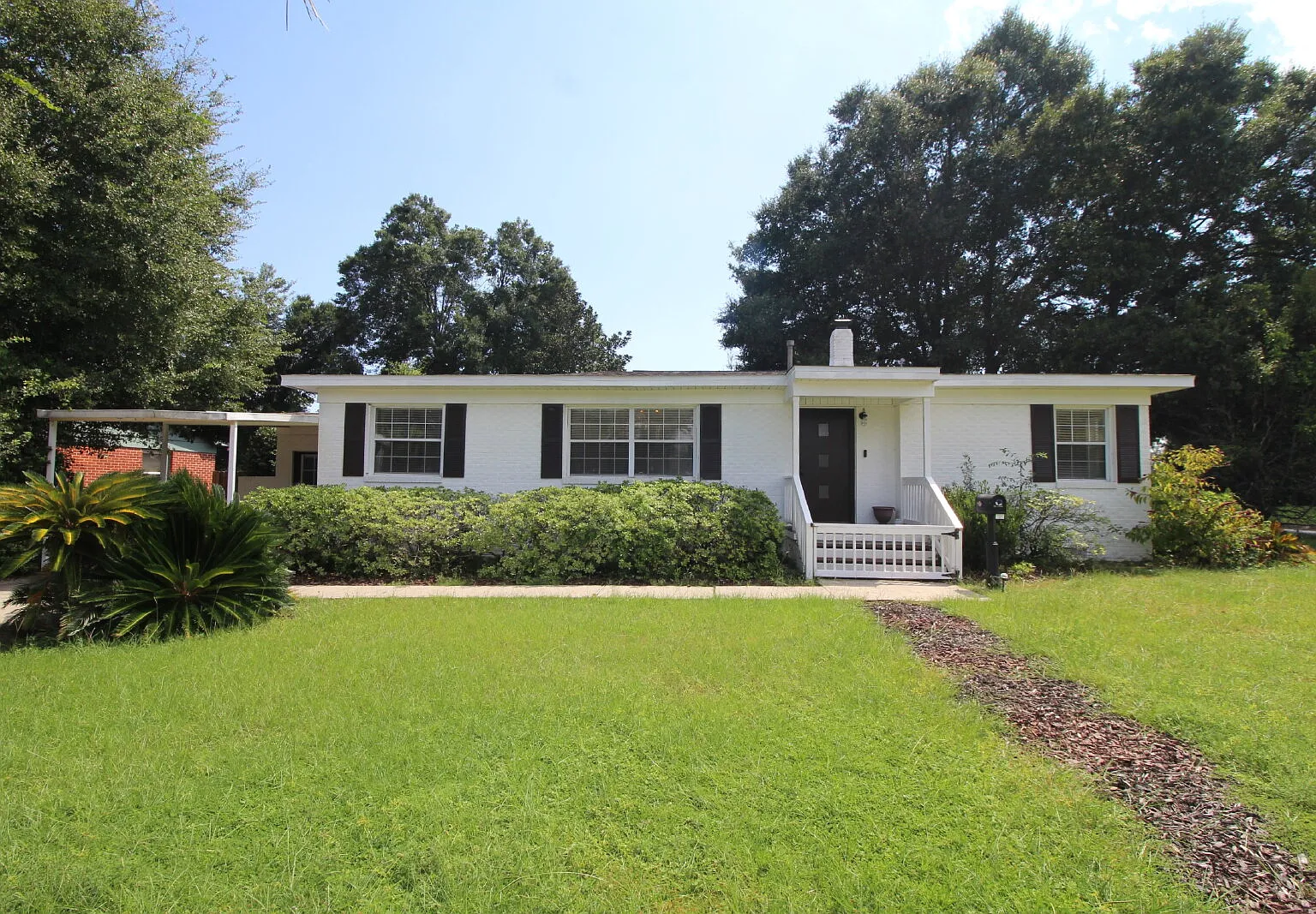 3 bed, 1.0 bath, 1475 sqft, $1,800 — Photo 2