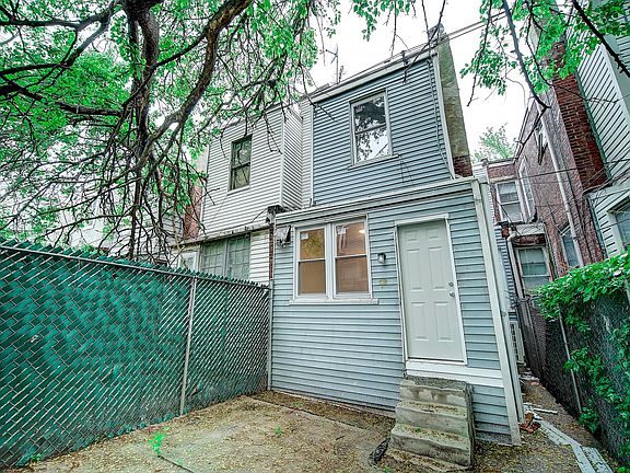 4th image of 2844 N 27th St #21