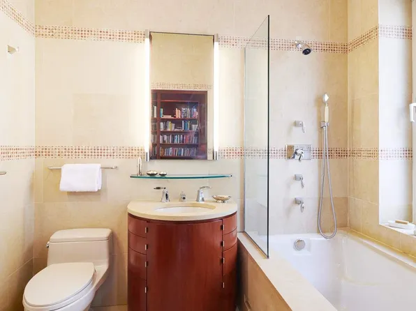 225 East 62nd Street image 9 of 17