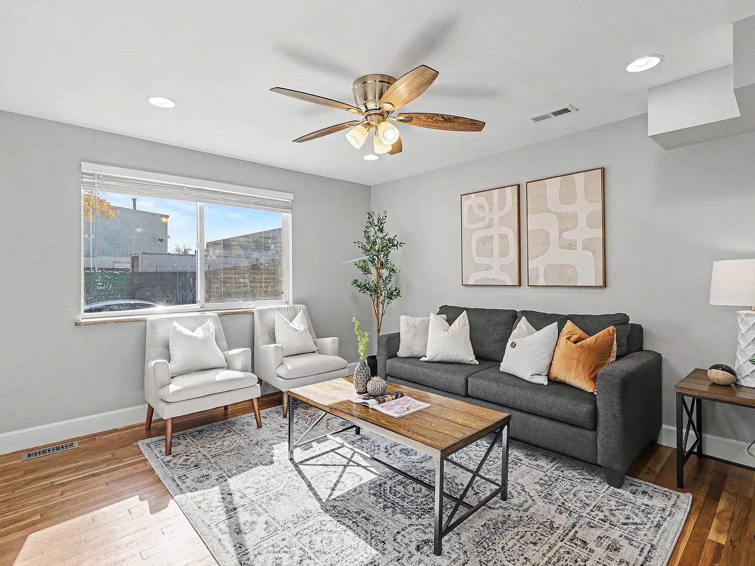 2 bed, 2.5 bath, 950 sqft, $1,849 — Photo 3