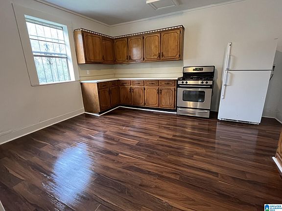 5th image of 734 New Hill Ct