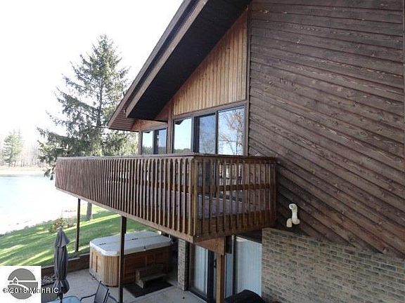 3rd image of 8090 Wallace Dr