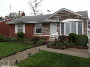 28033 Edward St, Roseville, MI 48066