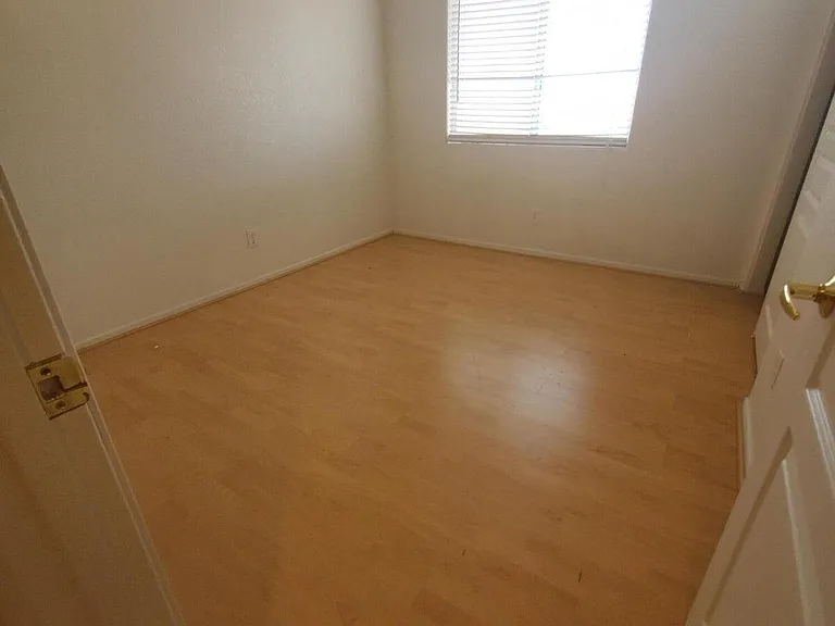 1853 E Shannon St — Photo 24