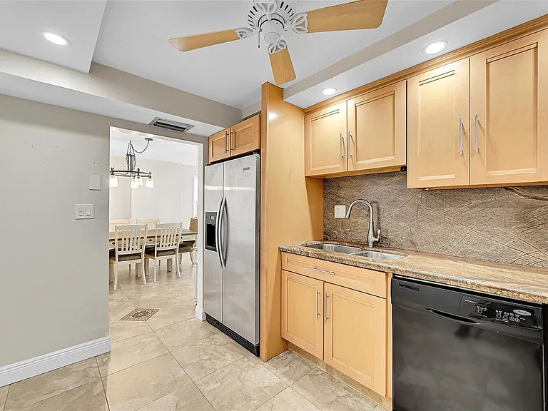 525 N Ocean Blvd #919 — Photo 2
