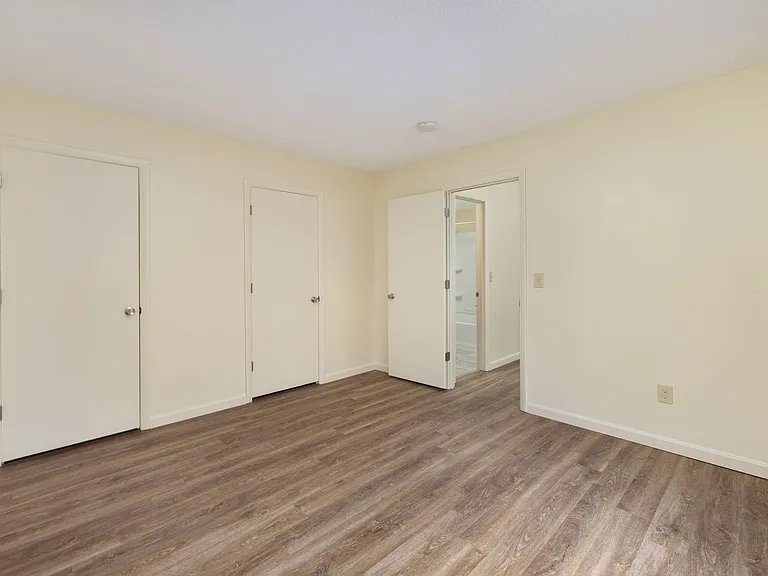 East Bay Apartments — Photo 47