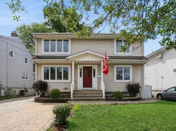 298 Nedellec Dr, Saddle Brook, NJ 07663