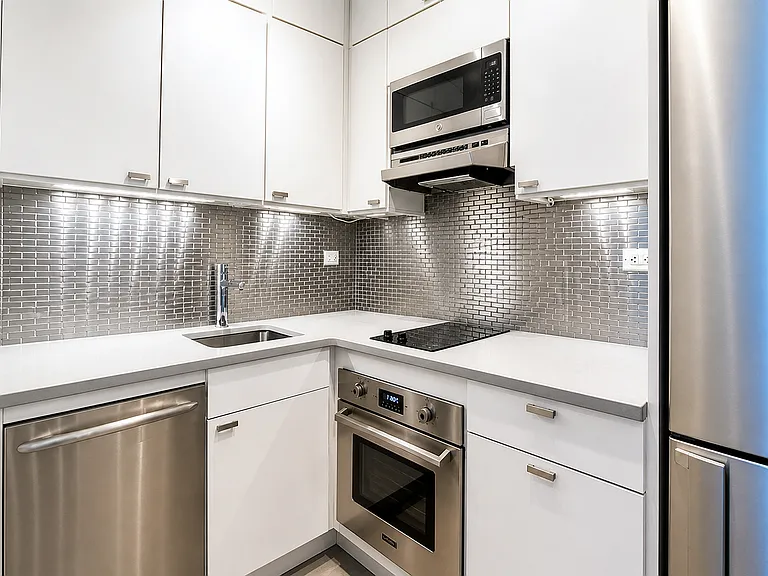 210 6th Ave #5B — Photo 5