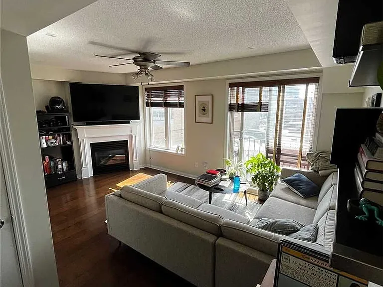 10 Laidlaw St #722 — Photo 10