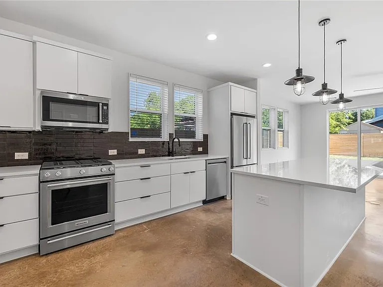 914 Taulbee Ln #A — Photo 3