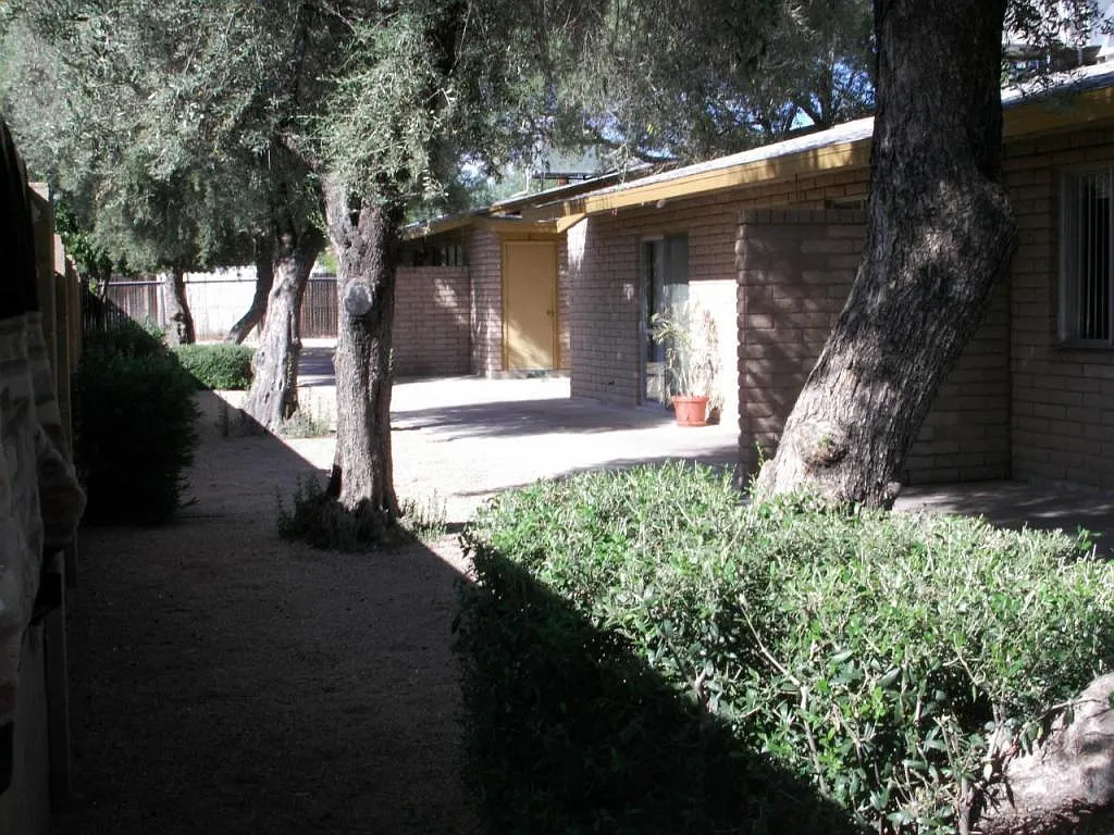 2 bed, 900 sqft, $850 — Photo 1