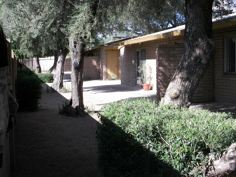 2242 W Morten Ave #6 — Photo 1