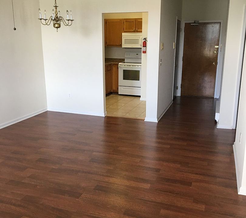 1st image of 200 W Main St APT 1