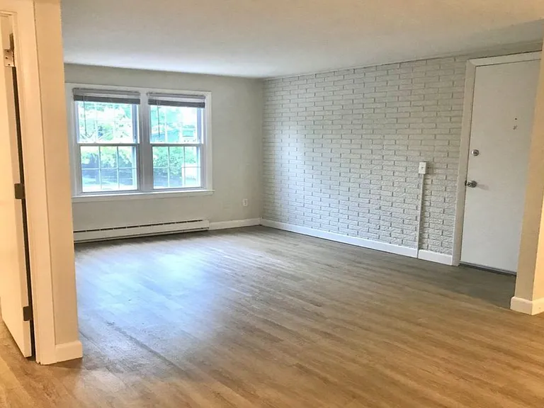 1370 Smith St — Photo 5