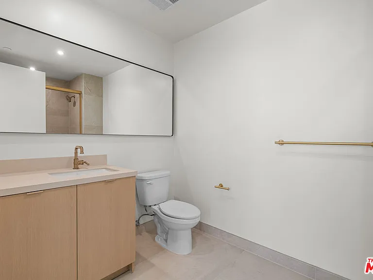 1808 Lincoln Blvd #413 — Photo 12