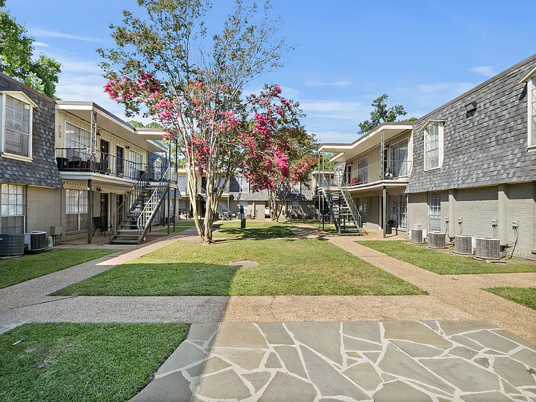 Holly Place — Photo 11