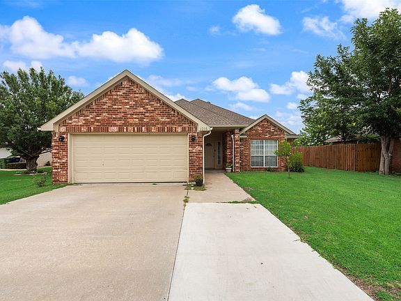 4th image of 1016 Woodside Ln
