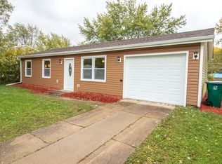 214 Mayfield Dr, Streamwood, IL 60107