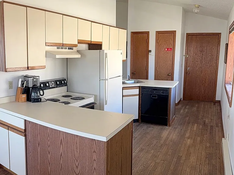 117 S 1st St #200 — Photo 5