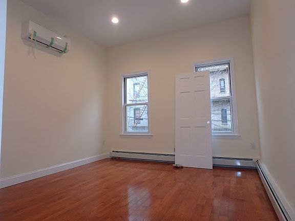 4th image of 4102 31st Ave #2