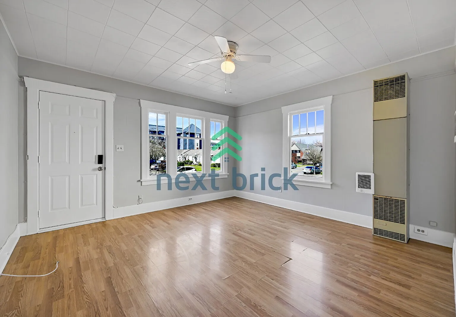 Charming 3-Bed Duplex in Renton - Spacious 1280 Sq Ft Haven! — Photo 2