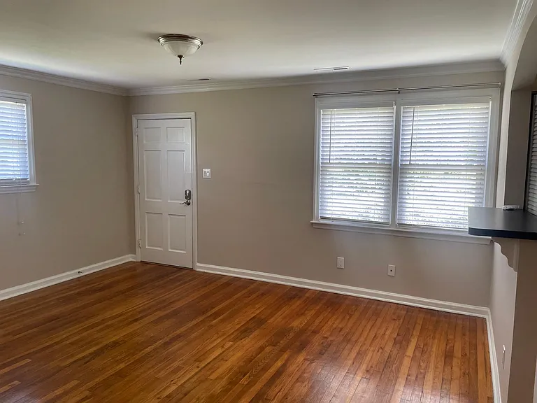 2305 Bernard St — Photo 6