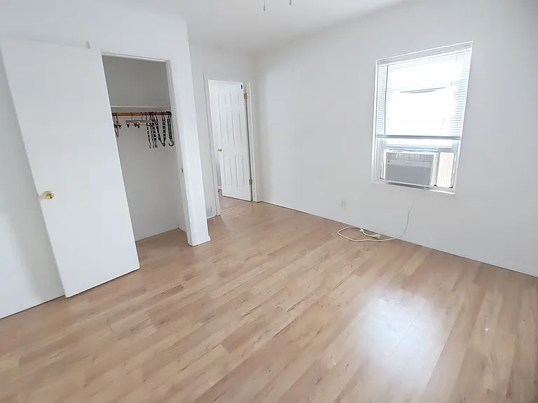 514 E. Douglas Street — Photo 8