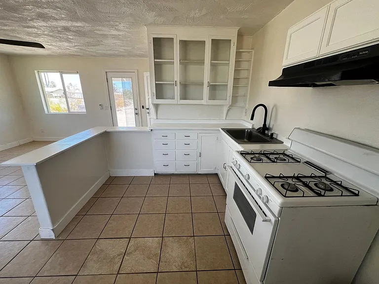6104 Chia Ave — Photo 12