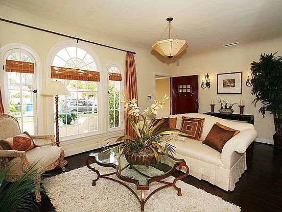 5th image of 2235 Glendon Ave