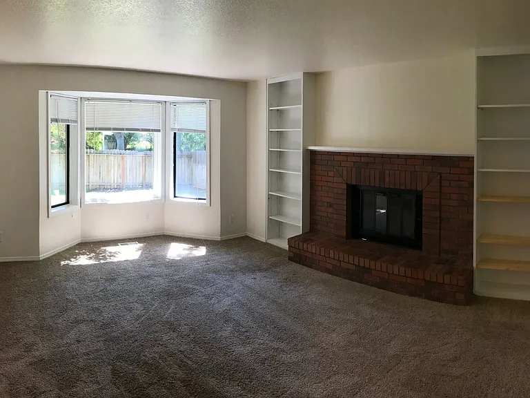 4271 N Pennfield Pl — Photo 9