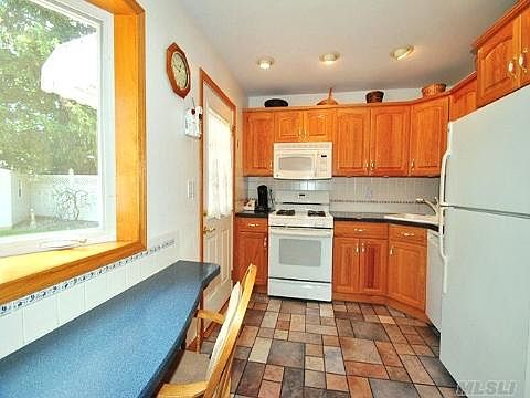 4th image of 309 2nd Ave