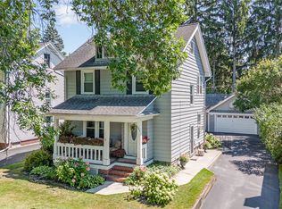 121 Elm Dr, Rochester, NY 14609