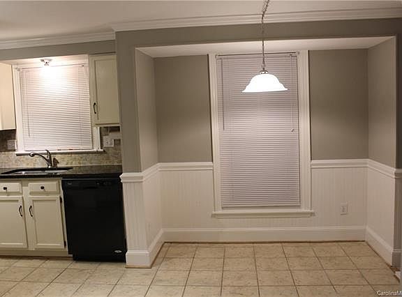 5th image of 421 Vista Grande Cres