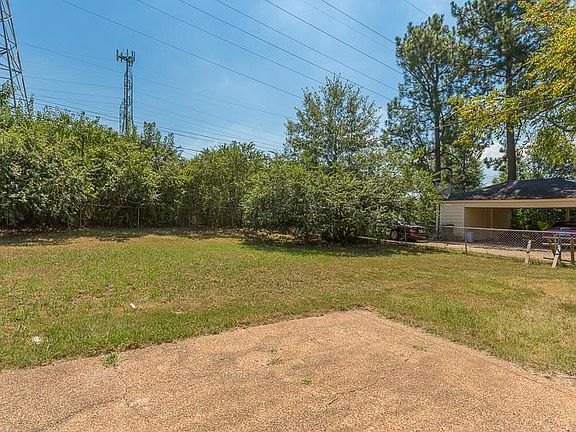 4th image of 2322 Eastover Dr